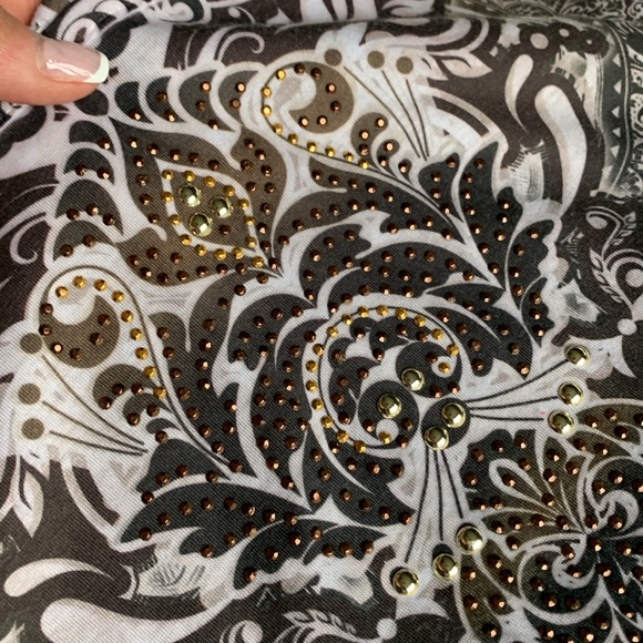 White and Brown Top - Picture 2 of 2